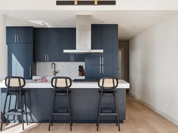 450 West 17th Street image 7 of 26