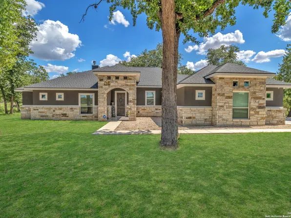 221 Cibolo Ridge Dr, La Vernia, TX 78121