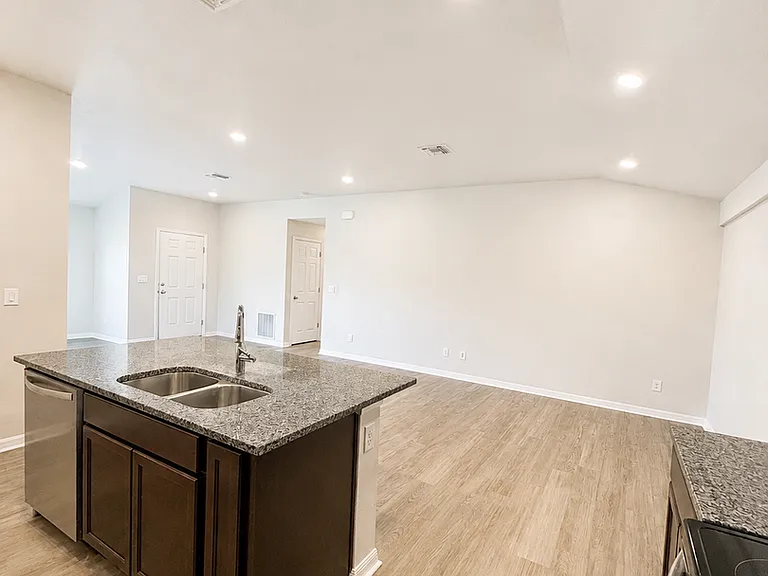 363 Greenbriar Blvd — Photo 8