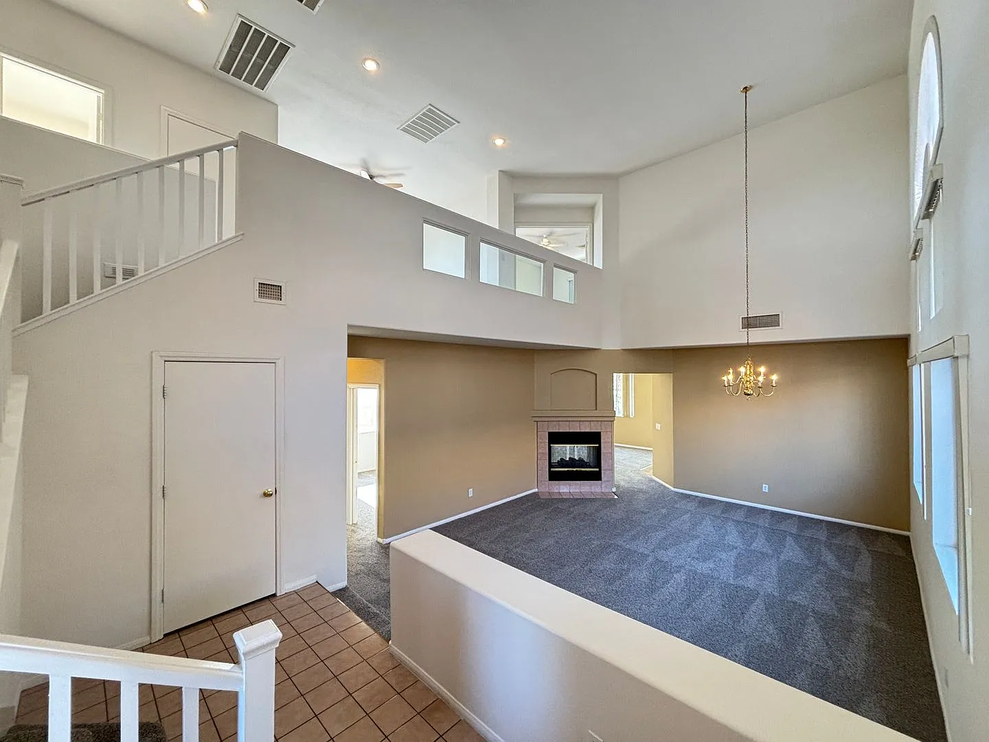 Stunning 4 Bed/2Bath/2Car home located in the Village in Summerlin! — Photo 3