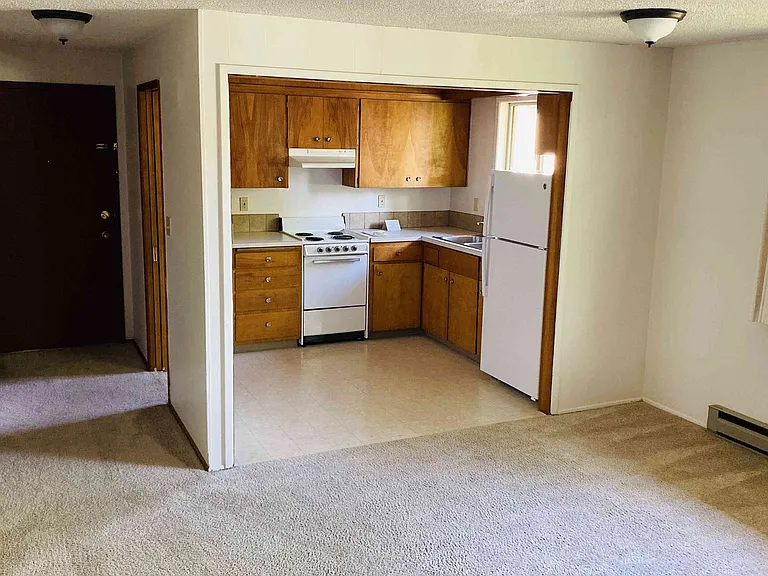723 SW Washington Ave — Photo 3
