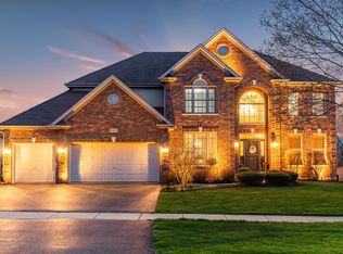 846 Farm Dr, West Chicago, IL 60185