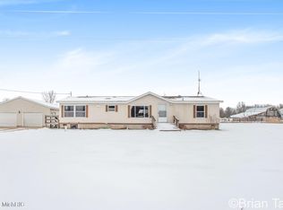 2197 E 22 Mile Rd, Kent City, MI 49330