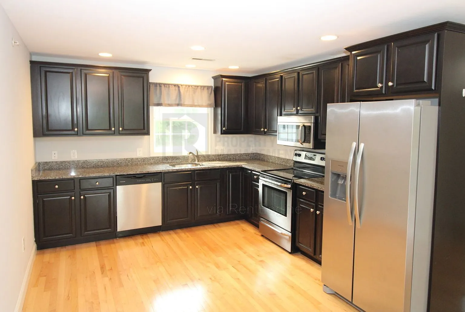 2 bed, 1.0 bath, 1100 sqft, $2,395 — Photo 2