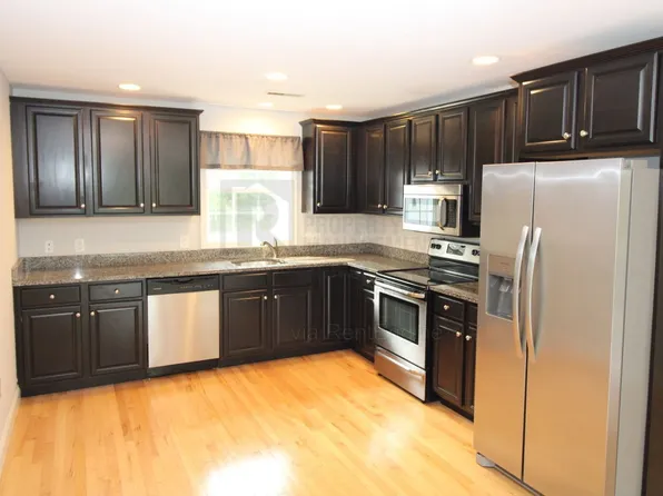 20 Hanson St APT 5, Dover, NH 03820