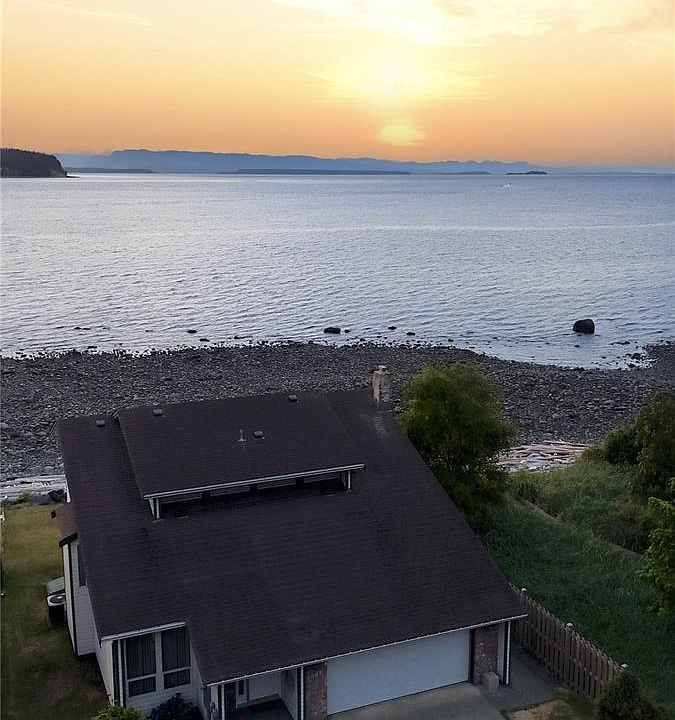 1st image of 1081 Island Hwy S
