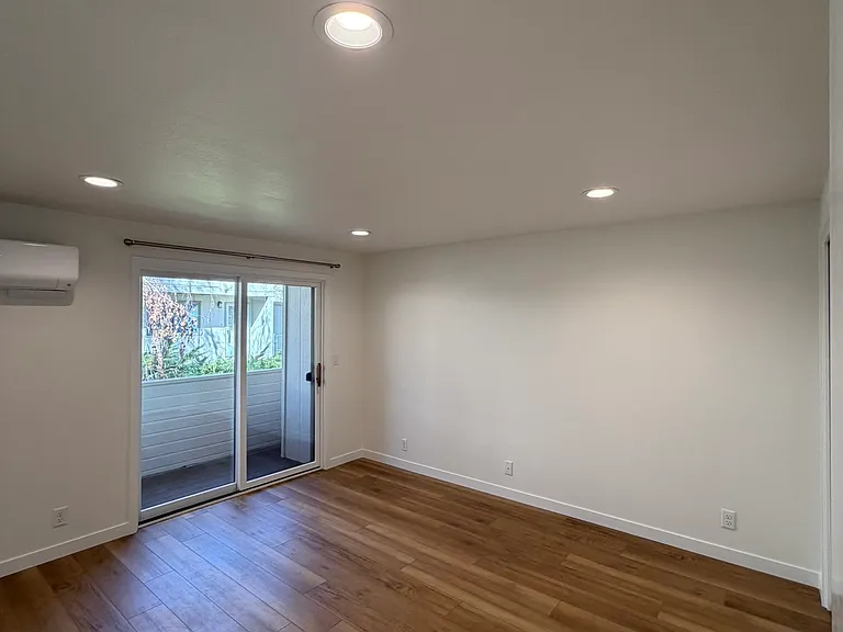1050 NE Butler Market Rd #20 — Photo 18
