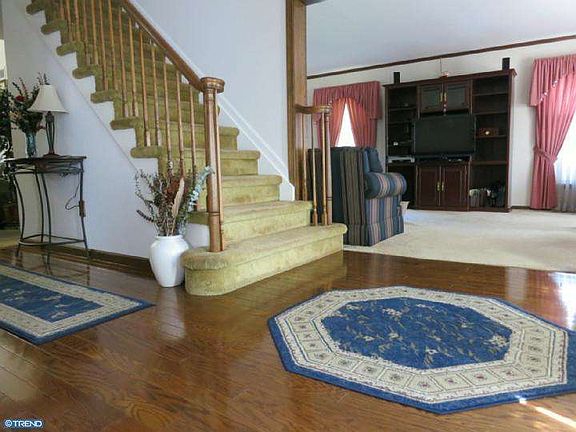 2nd image of 23 Bradford Ln