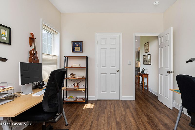 5th image of 43 Justin Street
