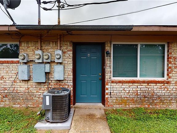 2nd image of 206 Lynn Dr #A
