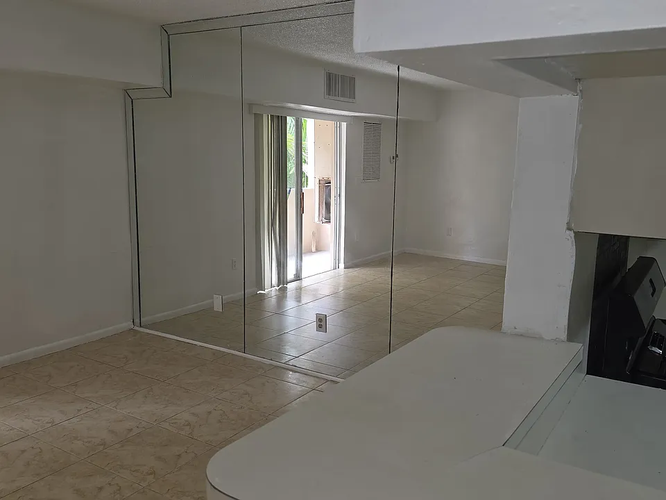 2201 Brickell Ave #34