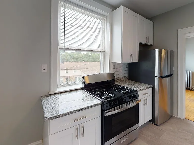 7009 N Ridge Blvd #2S — Photo 2