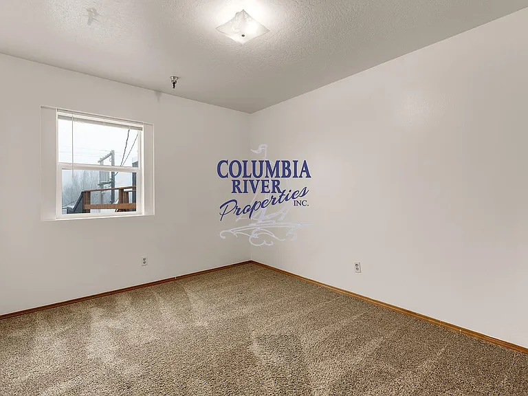1236 Commerce Ave #B — Photo 2