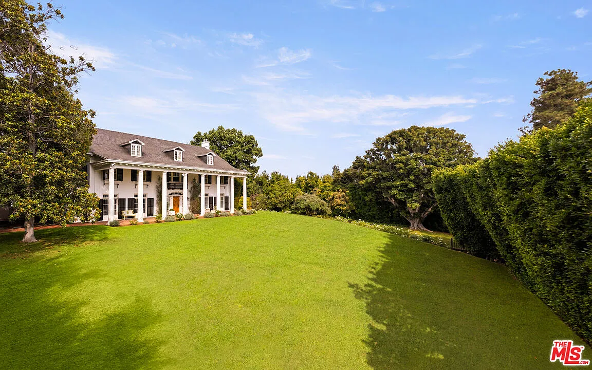 10 bed, 6.0 bath, 8484 sqft, $60,000 — Photo 2
