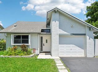 7333 NW 38th Pl, Coral Springs, FL 33065