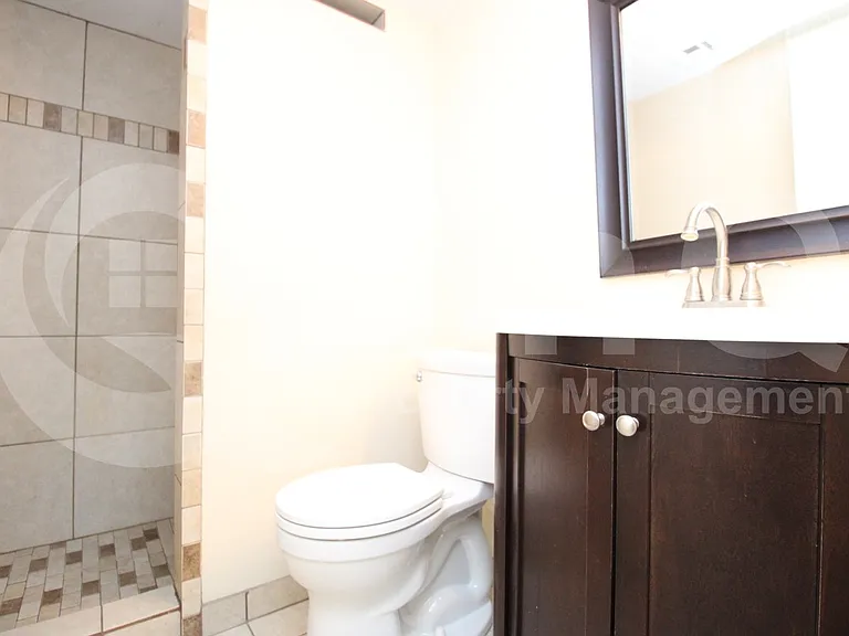928 E Diamond Dr — Photo 8