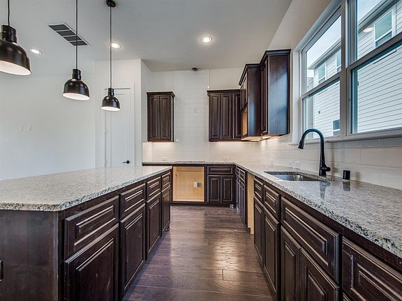 3rd image of 2638 Carolwood Ln
