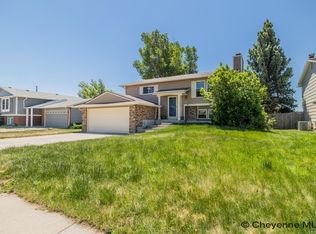5501 La Cresta Ln, Cheyenne, WY 82001