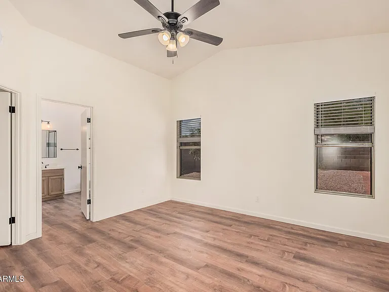 1028 W Butler Ct — Photo 15