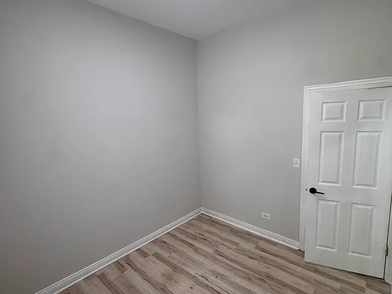 2101 S Marshall Blvd #1F — Photo 7