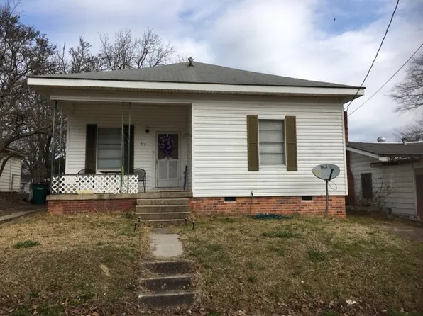 712 E Oak St, El Dorado, AR 71730