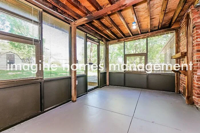 8916 N Grand Ave — Photo 12