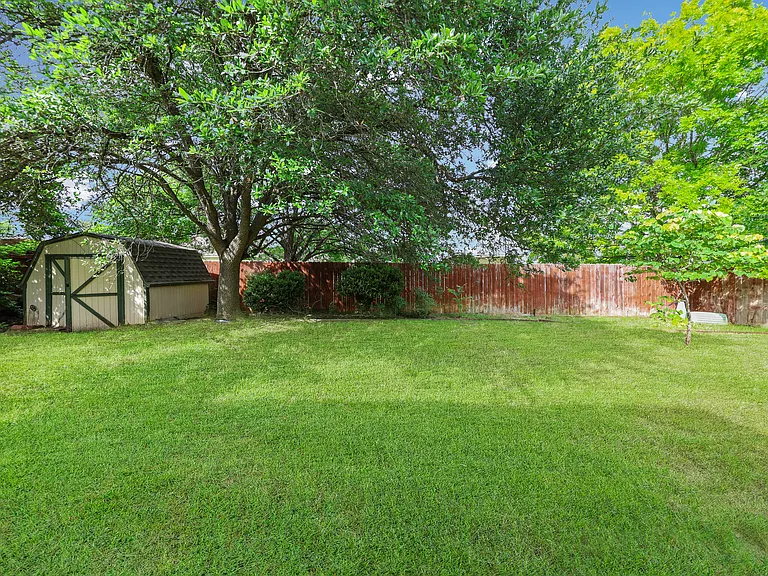 2412 Wilshire Dr — Photo 26