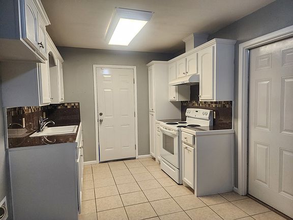 4th image of 825 Citrus Terrace Dr