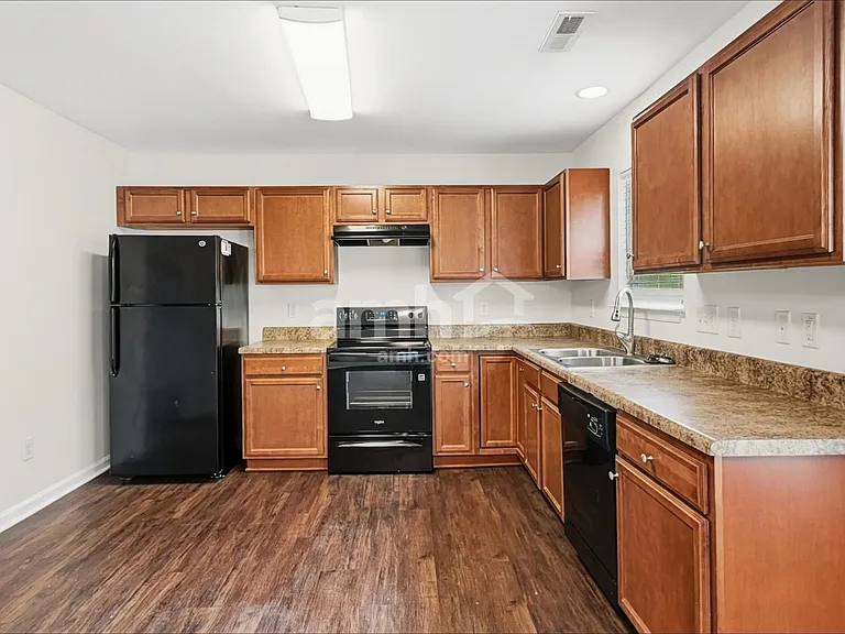 1325 Vernon Mill Rd — Photo 3