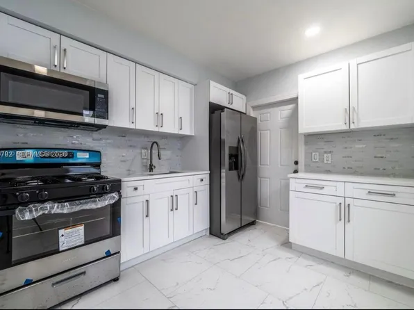 425 NW 14th Way, Fort Lauderdale, FL 33311