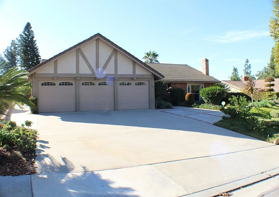 1st image of 809 S Easthills Dr