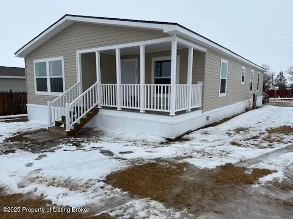 206 2nd St SE, Belfield, ND 58622