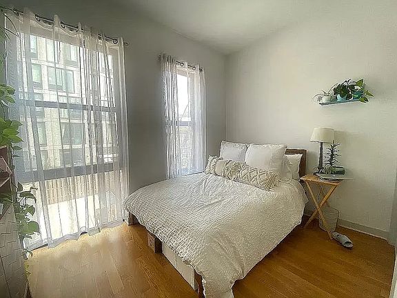 3rd image of 65 Richardson St APT 2R