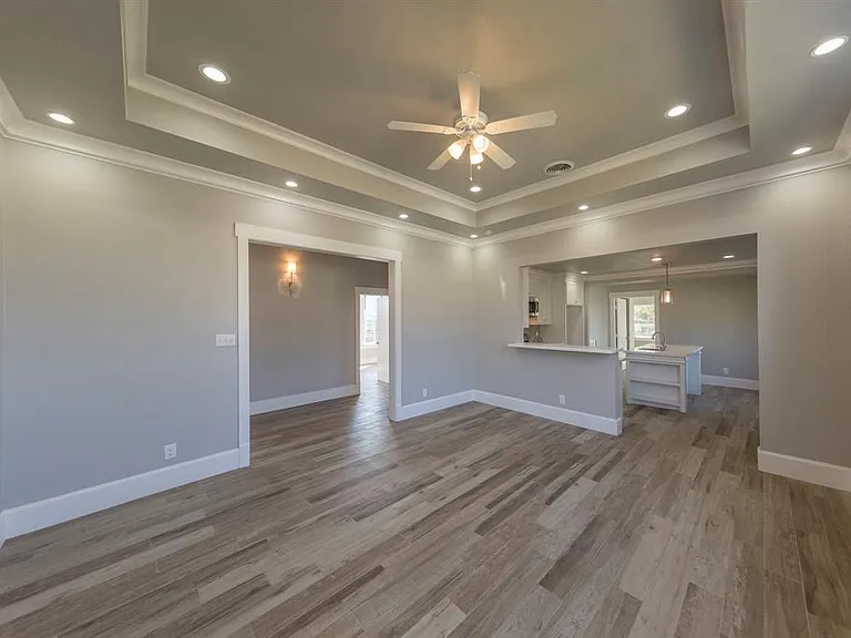4307 Avenue Q — Photo 35