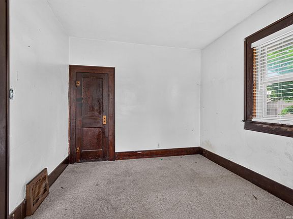 3rd image of 915 W Ensley Ave