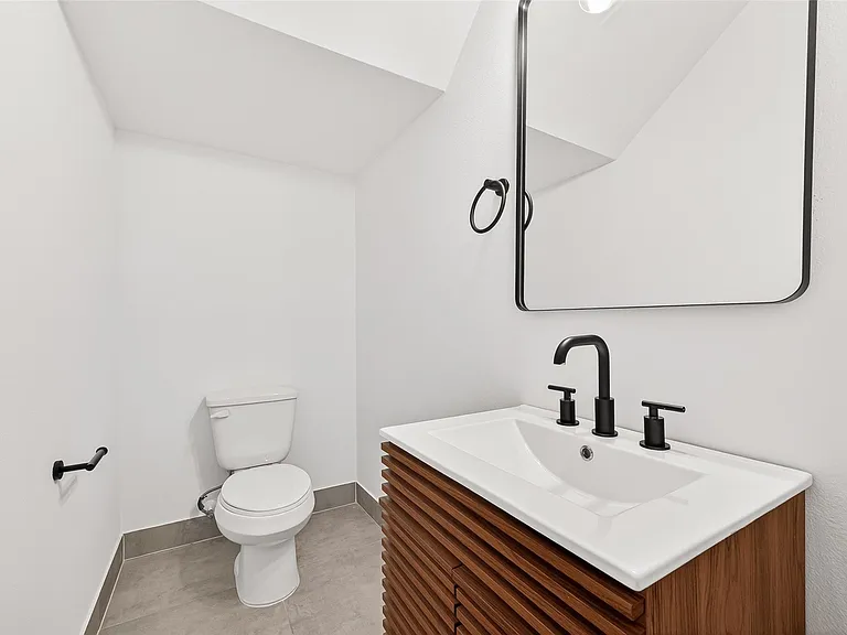 328 Neyland St — Photo 9