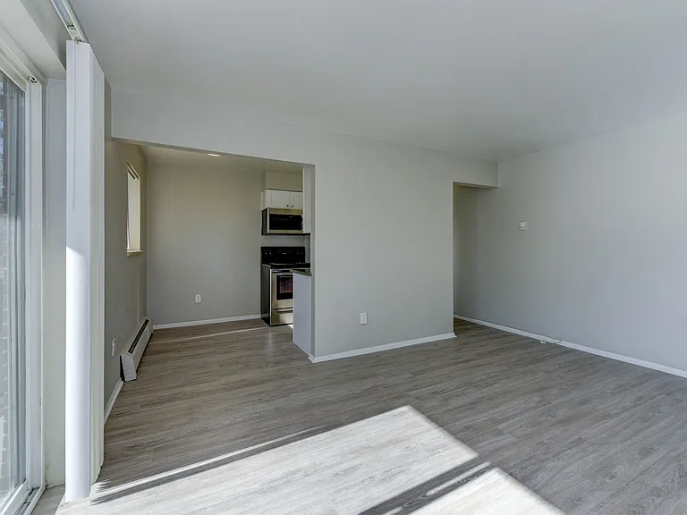 Red Brick Apartments — Photo 32