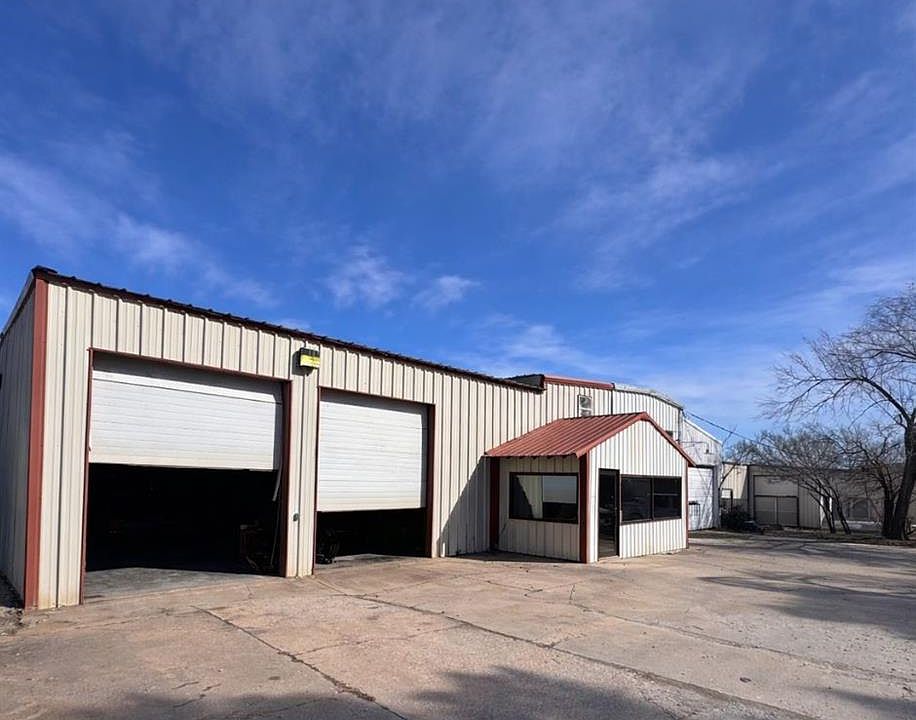 1st image of 519 W Main St
