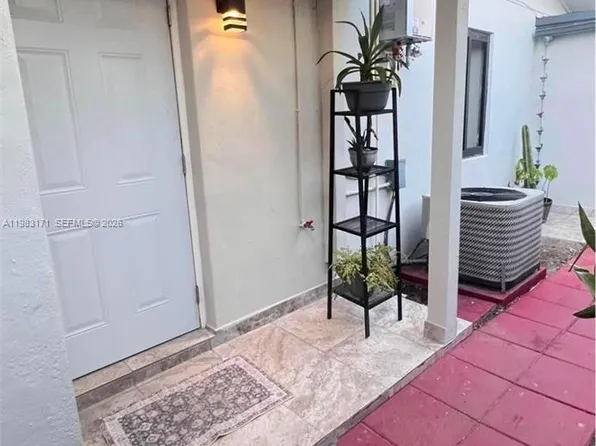 13030 SW 84th St #B, Miami, FL 33183