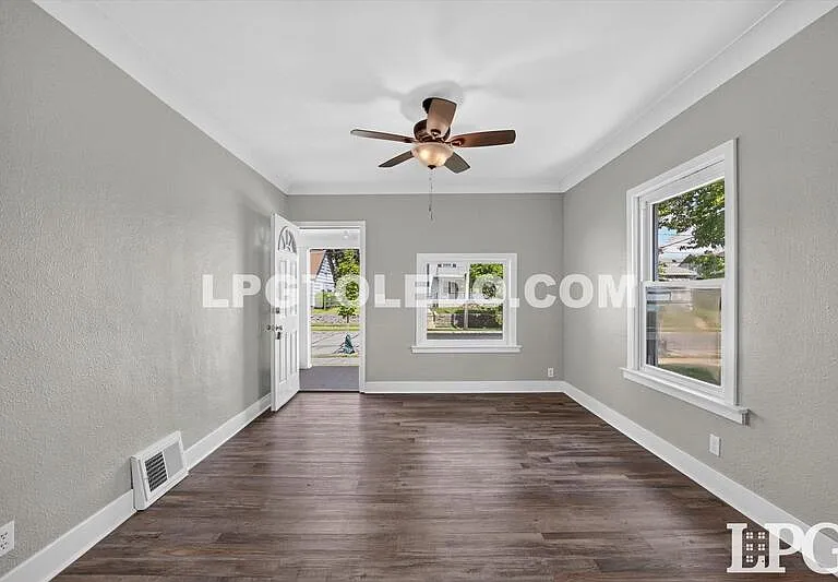 544 Woodsdale Ave — Photo 6