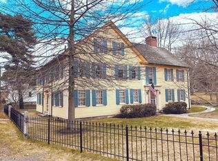 1 Doanes Wharf Rd, Kennebunk, ME 04043