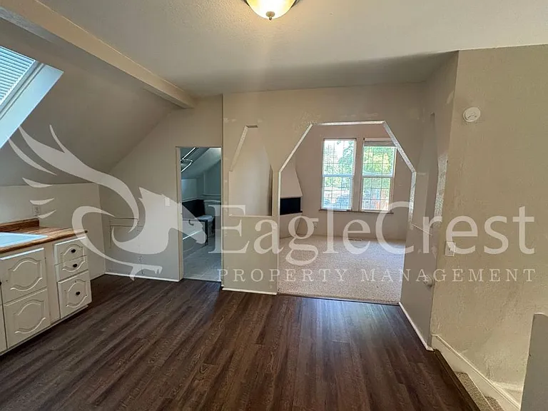613 Locust St — Photo 43