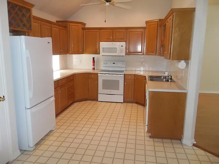 2703 Kinney Dr — Photo 3
