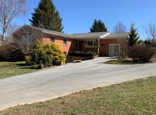 10340 Muddy Creek Mountain Rd, Lewisburg, WV 24901
