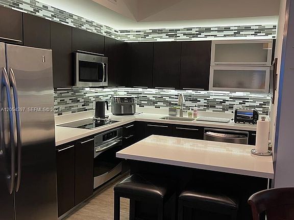 2nd image of 90 SW 3rd St APT 3004