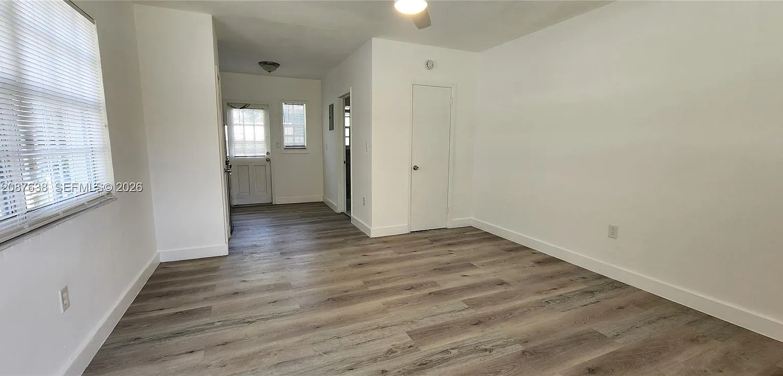 930 SW 4th Ave — Photo 3