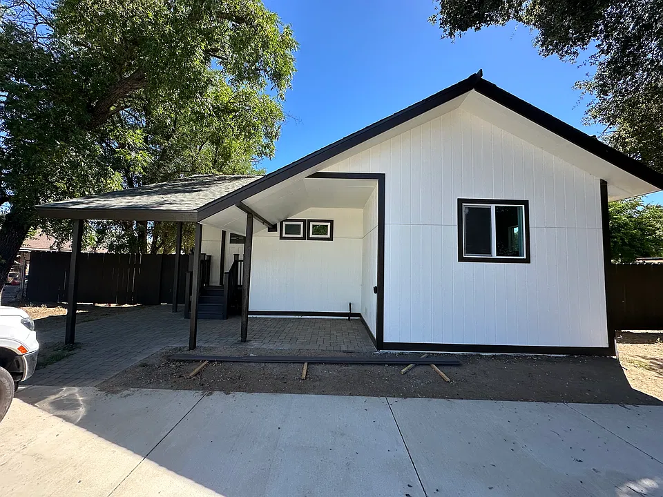 4705 Hidalgo Ave