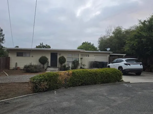 747 McGavran Dr, Vista, CA 92081
