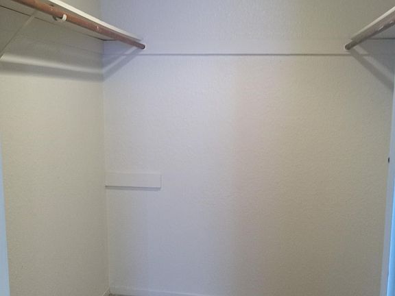 2nd image of 510 E Vine St APT V
