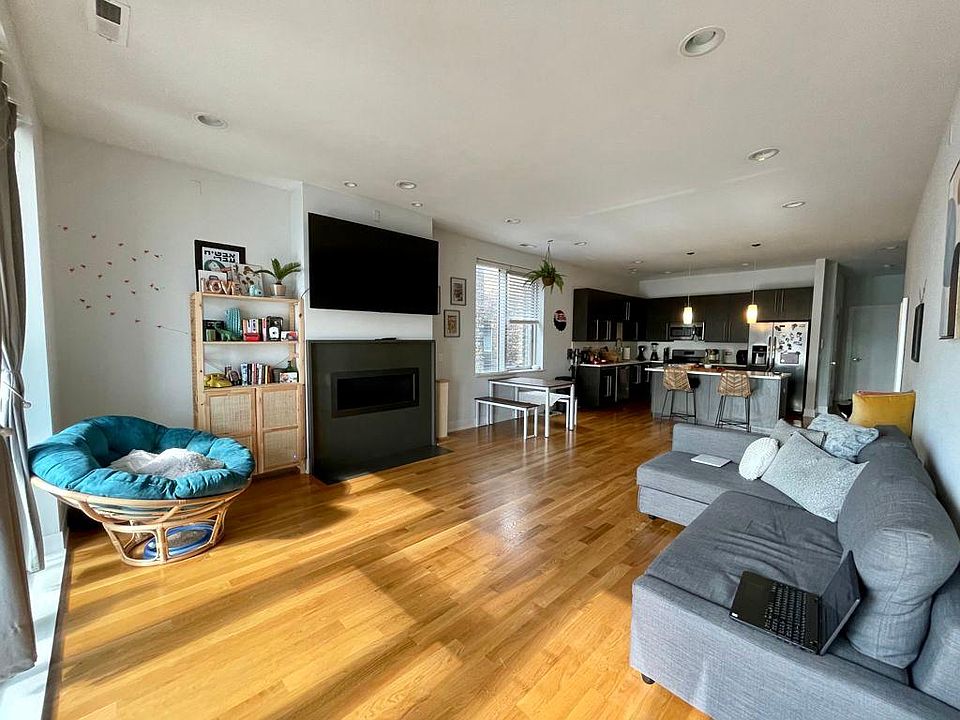 1st image of 3201 W Wabansia Ave #3A